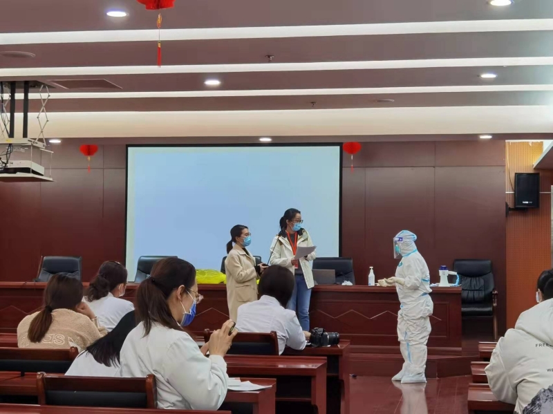 张靓参加培训.jpg