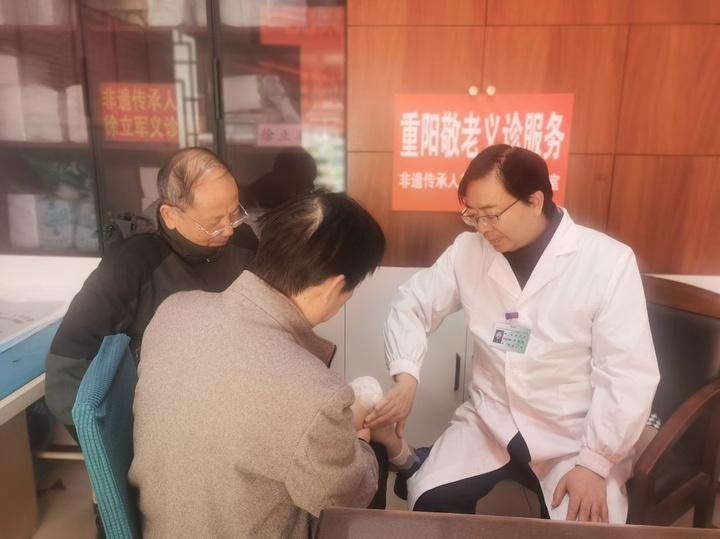 义诊照片.jpeg 义诊照片.jpeg